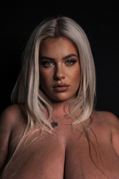 @ninaphoenix's profile picture